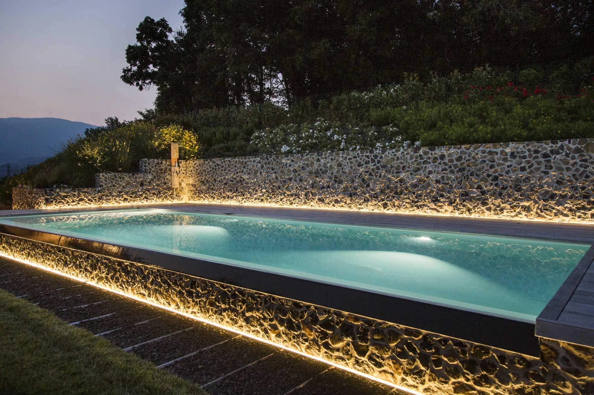Lawn edge and border lighting